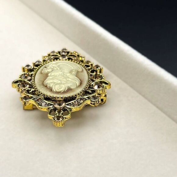 Antique Yellow Gold with Champagne Crystal Victorian Lady Cameo Pin Back Brooch - Picture 6 of 7